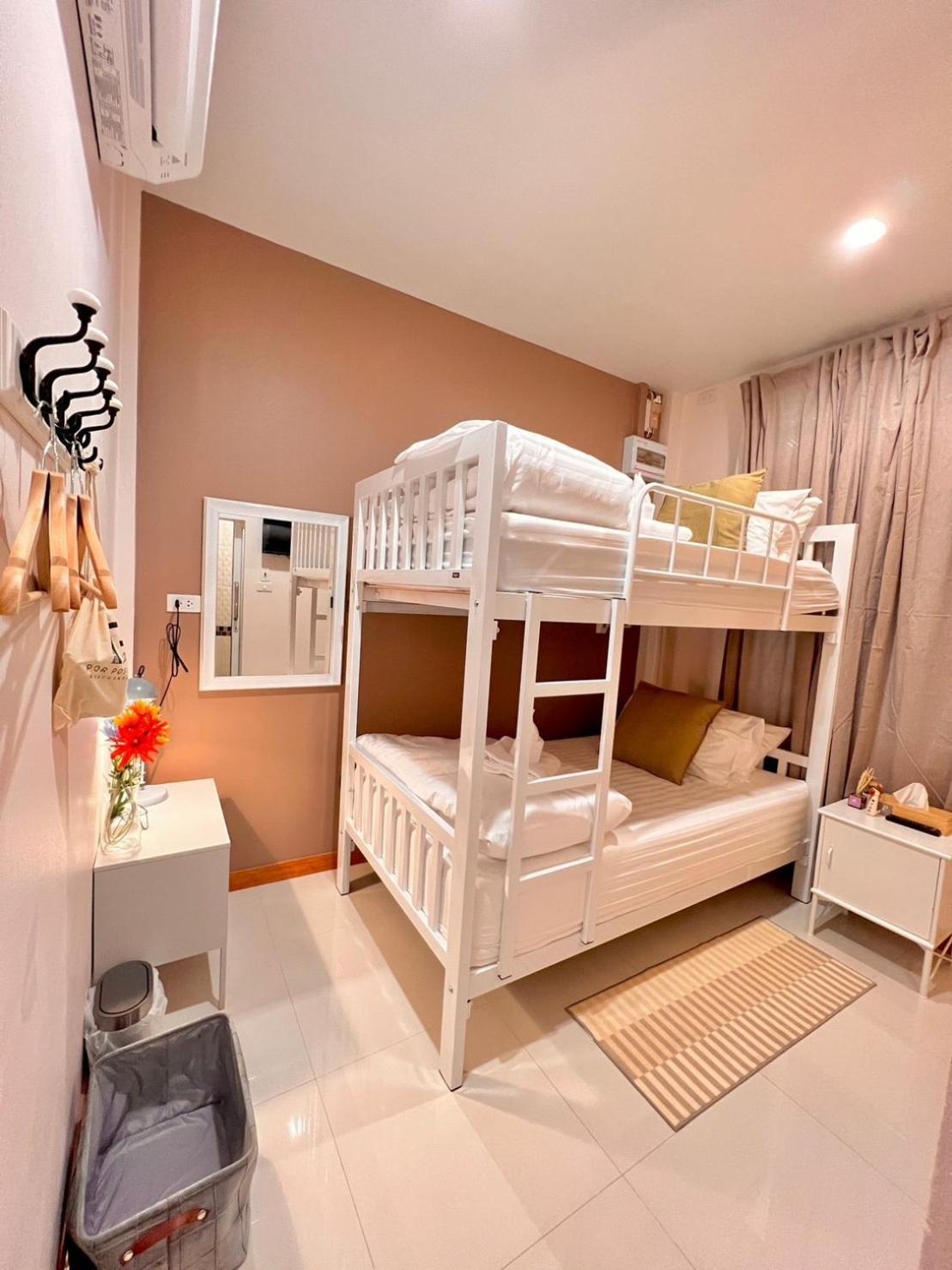 Por Poshtel Kanchanaburi Exterior foto